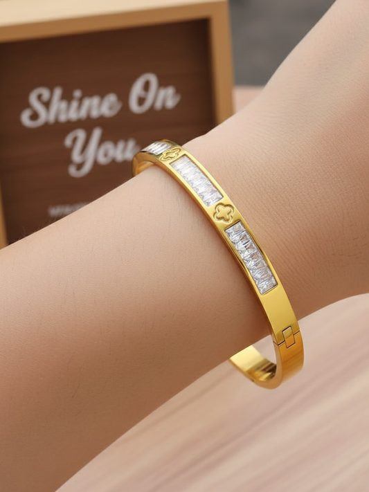 CLOVER SHINE BANGLE